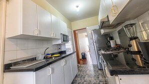 House, 2 Queen Beds (MV5: Perfect Couples Retreat With Oce) | Private kitchen | Coffee/tea maker, fridge, microwave, stovetop - Mv5: Perfect Couples Retreat With Ocean and City View (Lima)