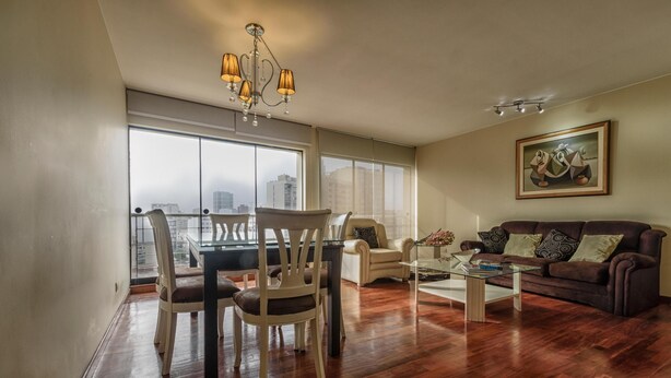 House, 2 Queen Beds (MV5: Perfect Couples Retreat With Oce) | Living room | TV - Mv5: Perfect Couples Retreat With Ocean and City View (Lima)