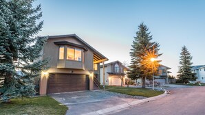 Casa, varias camas (MV1: Mount Tallac Estate 010630) | Exterior