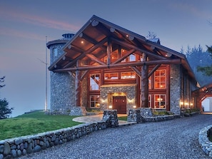 Exterior - Lx28: Gold Beach Oceanfront Estate (Gold Beach)