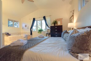 Huis, Meerdere bedden (MV25: Waterfront Tahoe Keys Home -30 ) | 5 slaapkamers, een strijkplank/strijkijzer, beddengoed