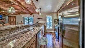 Condo, varias camas (MV55: Lake Village Remodel Condo with) | Cocina privada