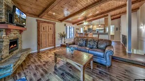 Condo, varias camas (MV55: Lake Village Remodel Condo with) | Área de sala de estar