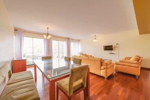 Living room - MV7 Condo Near Larcomar (Lima)