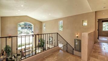 House, Multiple Beds (LX17 PEBBLE BEACH GOLFER RETREAT) | Interior