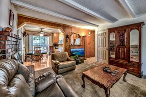 House, Multiple Beds (MV67 Lake Tahoe close to everything H) | Living room | TV, fireplace