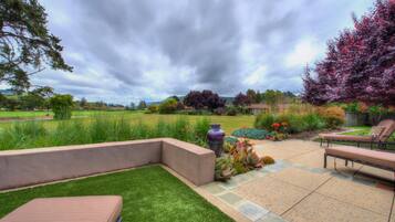 House, Multiple Beds (MV 07 GOLFER'S View retreat 31 days r) | Balcony