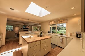 House, Multiple Beds (MV 07 GOLFER'S View retreat 31 days r) | Private kitchen | Fridge, microwave, stovetop, dishwasher - MV 07 Golfer's View Retreat 31 Days Rental Minimum (Carmel)