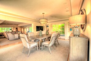 House, Multiple Beds (MV 07 GOLFER'S View retreat 31 days r) | Private kitchen | Fridge, microwave, stovetop, dishwasher