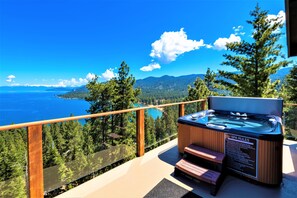 Villa, varias camas, vistas al lago (LX10: Lake View Jewel Estate With Poo) | Jardines del alojamiento
