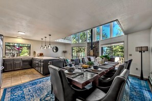 House, Multiple Beds (Mv49 Lake Tahoe a block from the Cave) | Dining