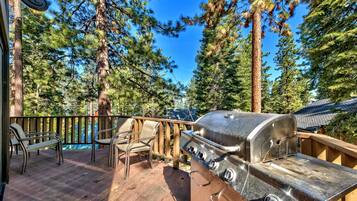 Rumah, Beberapa Tempat Tidur (Mv49 Lake Tahoe a block from the Cave) | Halaman properti