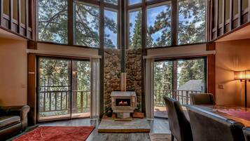 Nhà, nhiều giường (Mv49 Lake Tahoe a block from the Cave) | Quang cảnh nhìn từ nơi lưu trú