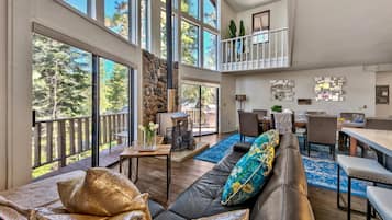 Rumah, Beberapa Tempat Tidur (Mv49 Lake Tahoe a block from the Cave) | Area keluarga | TV