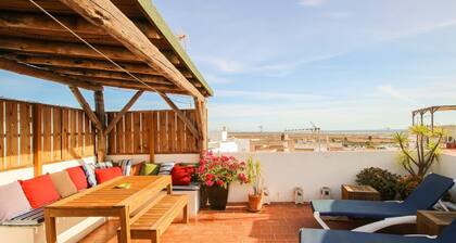Private terrace and seaviews, near to beach + old town of Conil, Apt. Tinto with aircon and WiFi internet