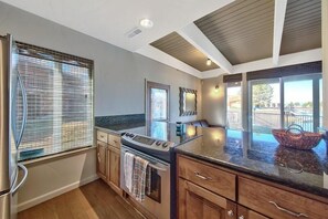 คอนโด, หลายเตียง (MV26: Waterfront Tahoe Keys Condo lon) | ครัวส่วนตัว | ตู้เย็น, ไมโครเวฟ, เตาประกอบอาหาร, เครื่องล้างจาน
