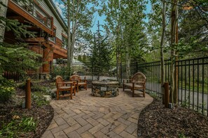 Signature Condo, 2 Bedrooms, Balcony, Valley View (Jack Pine 8006) | Property grounds