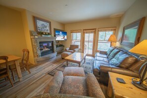 Signature Condo, 2 Bedrooms, Balcony, Valley View (Jack Pine 8006) | Living area | 40-inch flat-screen TV with cable channels, TV, fireplace - Jack Pine 8006 (Keystone)