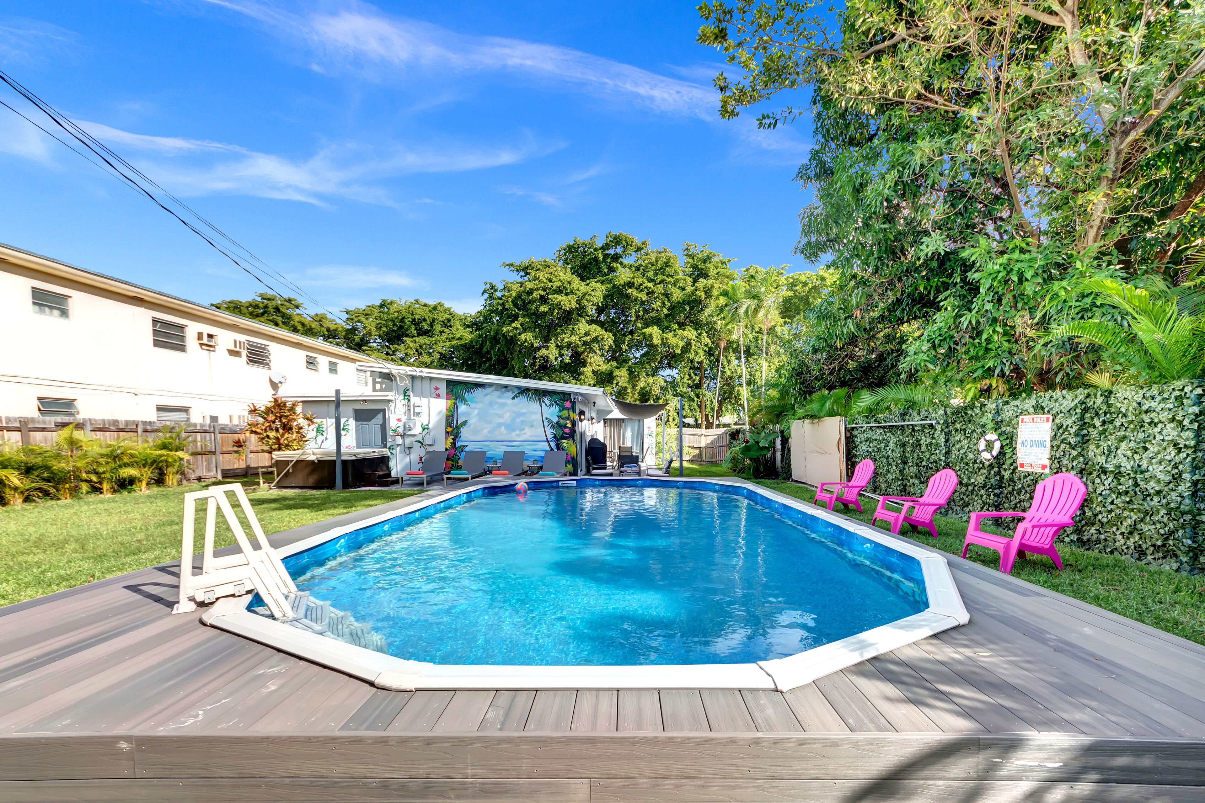 AMAZING HOLLYWOOD RETREAT..4 BEDROOMS 2 BATH PRIVATE  POOL HOME..