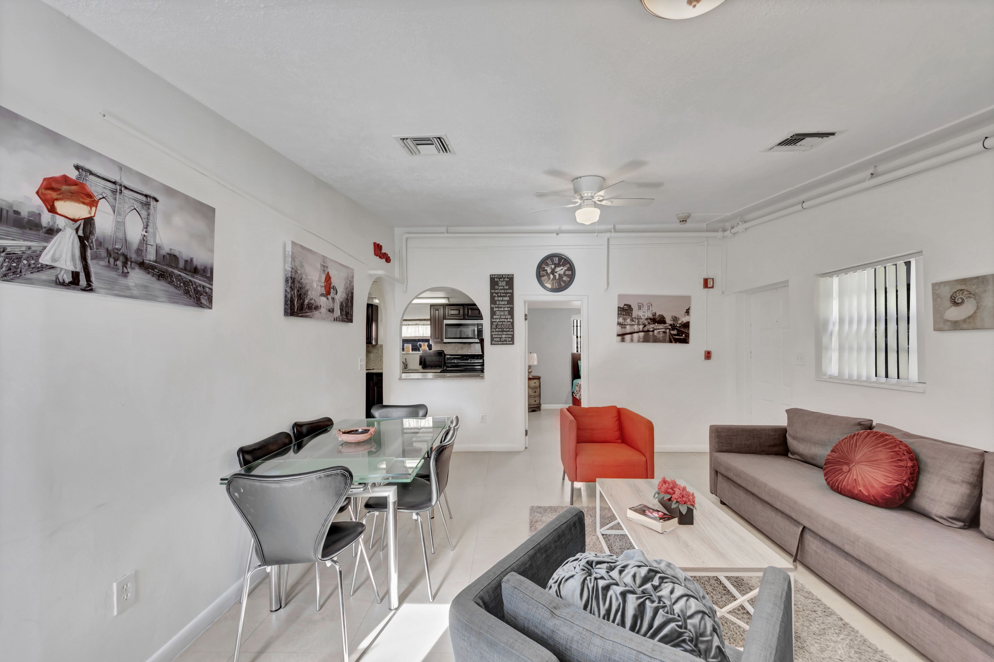 AMAZING HOLLYWOOD RETREAT..4 BEDROOMS 2 BATH PRIVATE  POOL HOME..