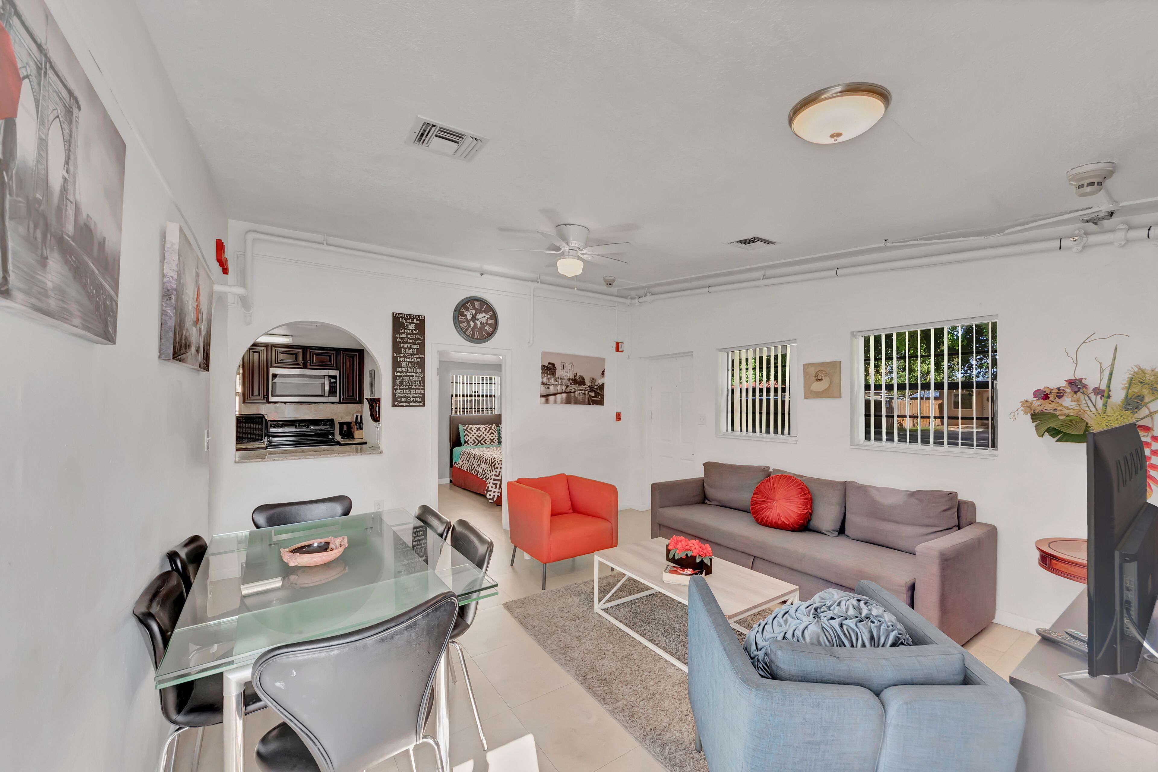 AMAZING HOLLYWOOD RETREAT..4 BEDROOMS 2 BATH PRIVATE  POOL HOME..