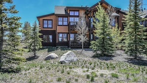 A two-story lodge with a wooden exterior, large windows, and a balcony. - Elk Run Villas 9574 (Keystone)