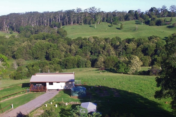 Whipbird cabin at Bellthorpe Stays