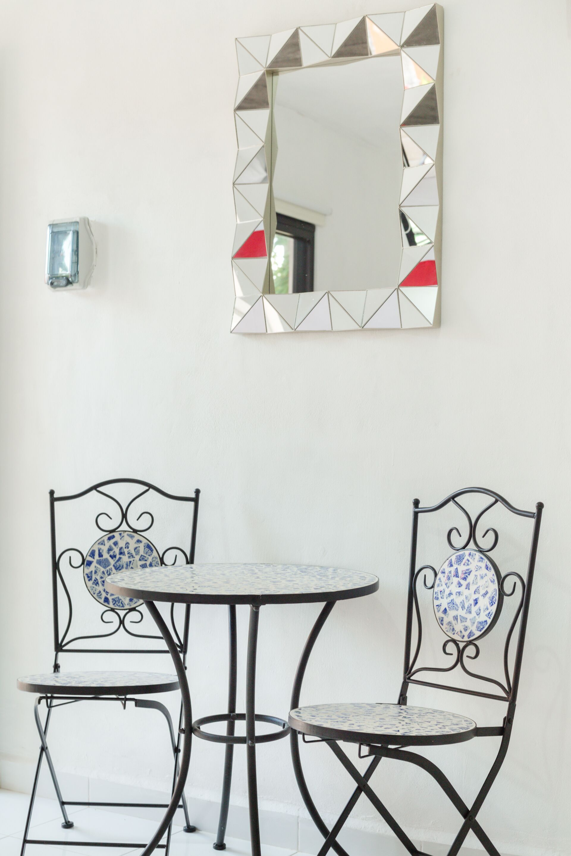 deluxe room | 1 bedroom, minibar, individually decorated, individually furnished