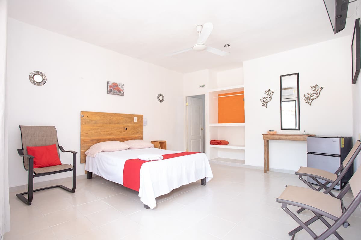 Habitación estándar | Minibar, decoración personalizada, muebles diferentes y wifi gratis