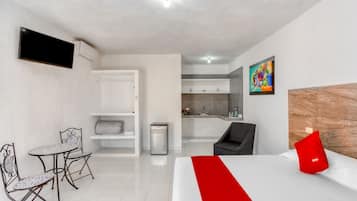 Minibar, decoración personalizada, muebles diferentes y wifi gratis