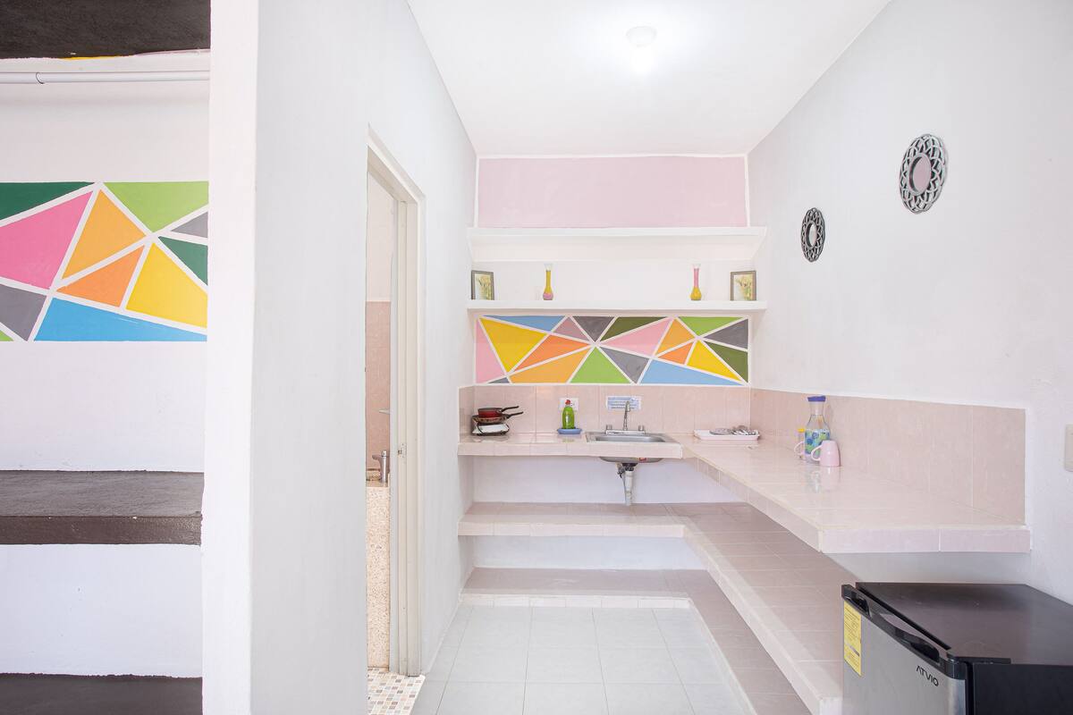 deluxe room, 1 king bed | private kitchen | microwave