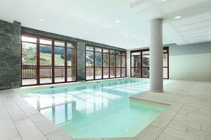 Indoor pool, a heated pool - Wifi, ski-in/ski-out & foot of the slopes, fitness, swimming pool, balcony, tv, ski locker, 55m² (Flaine)