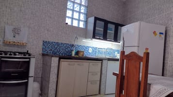 Căn hộ | Bếp riêng | Tủ lạnh, bàn ăn
