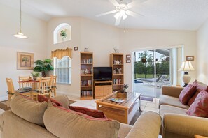 บ้านพัก, 4 ห้องนอน (3 Bathrooms) | บริเวณนั่งเล่น | ทีวีจอแอลซีดี 36 นิ้ว พร้อมช่องเคเบิล, ทีวี