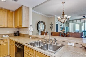 Microondas, lavavajillas, cafetera y tetera y tostadora