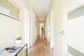 Hallway - Aldinga Beach Experience (Aldinga Beach)