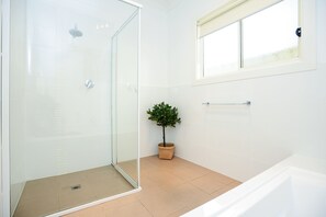 Family House, 4 Bedrooms, Non Smoking | Bathroom - Aldinga Beach Experience (Aldinga Beach)