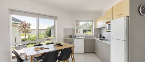 Căn hộ | Bếp riêng | Tủ lạnh, lò vi sóng, lò nướng, bếp nấu