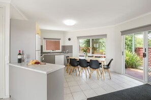 In-room dining - Mt Martha Valley Resort (Safety Beach)