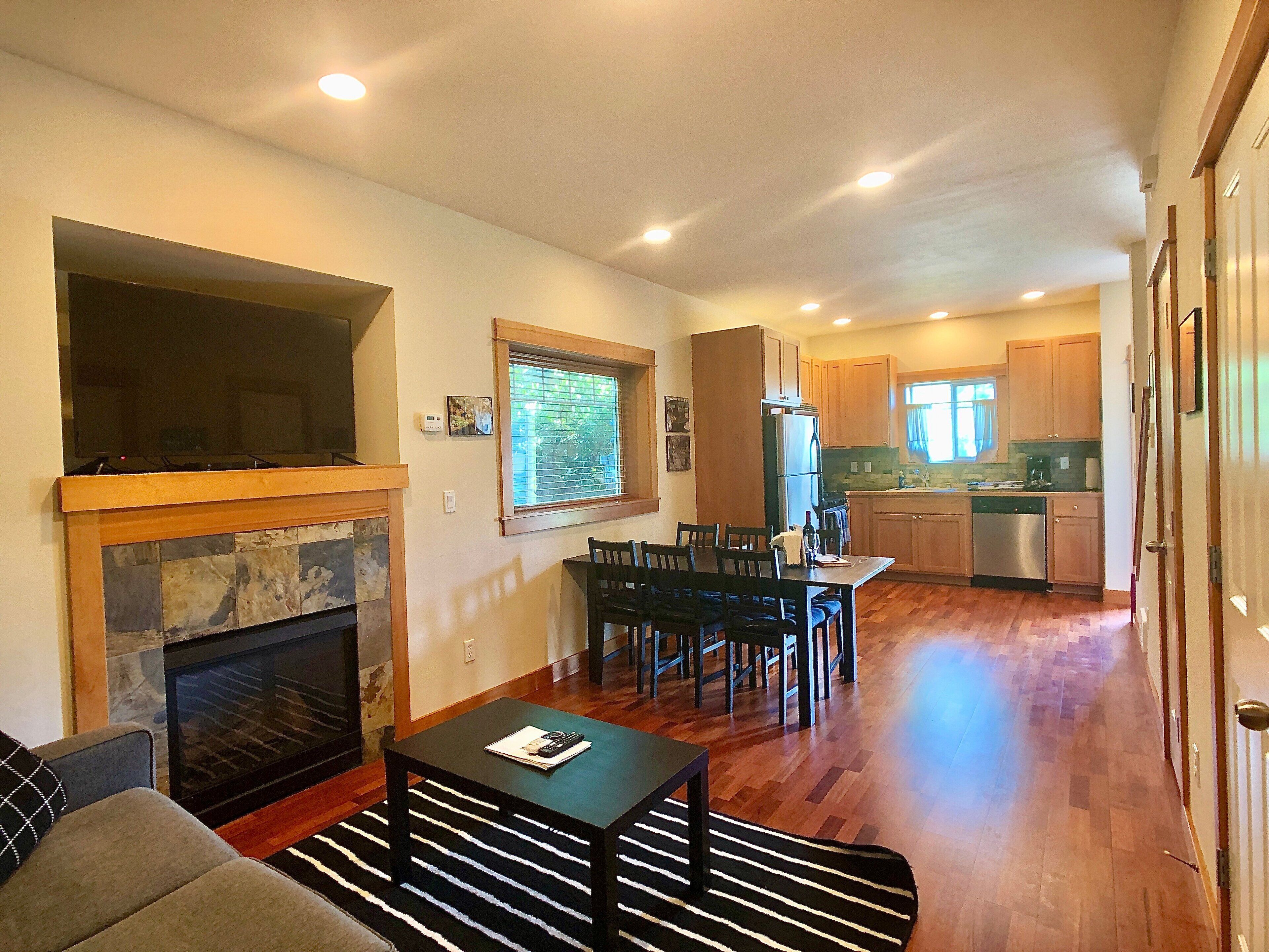 Seattle Vacation Home: The Market - Modern 2 bed craftsman, great location