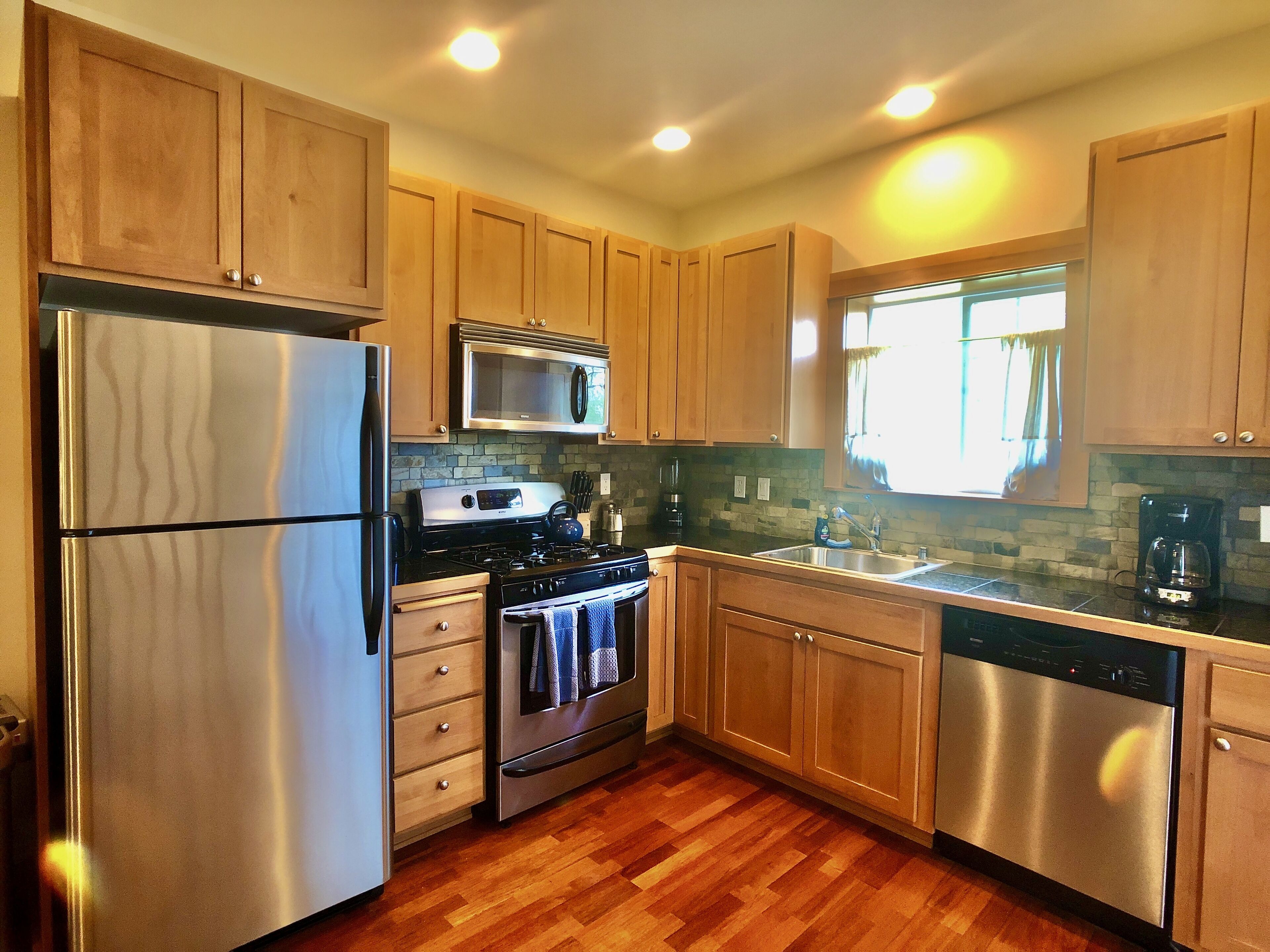 Seattle Vacation Home: The Market - Modern 2 bed craftsman, great location