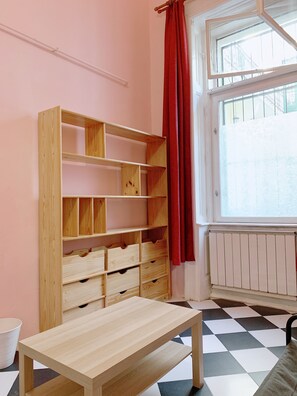 Comfort Double Room (5) | Desk, laptop workspace, blackout drapes, soundproofing - Budapest Three Cats Hostel (Budapest)