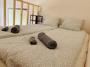 ห้องคอมฟอร์ทซิงเกิล (1) | โต๊ะทำงาน, พื้นที่ทำงานแบบใช้แล็ปท็อป, ผ้าม่านกันแสง, ห้องเก็บเสียง