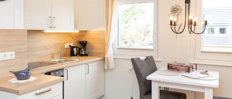Fridge, oven, stovetop, coffee/tea maker