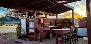 Outdoor dining - Tipi in the Mojave Desert near Las Vegas / Ravens Nest (Sandy Valley)