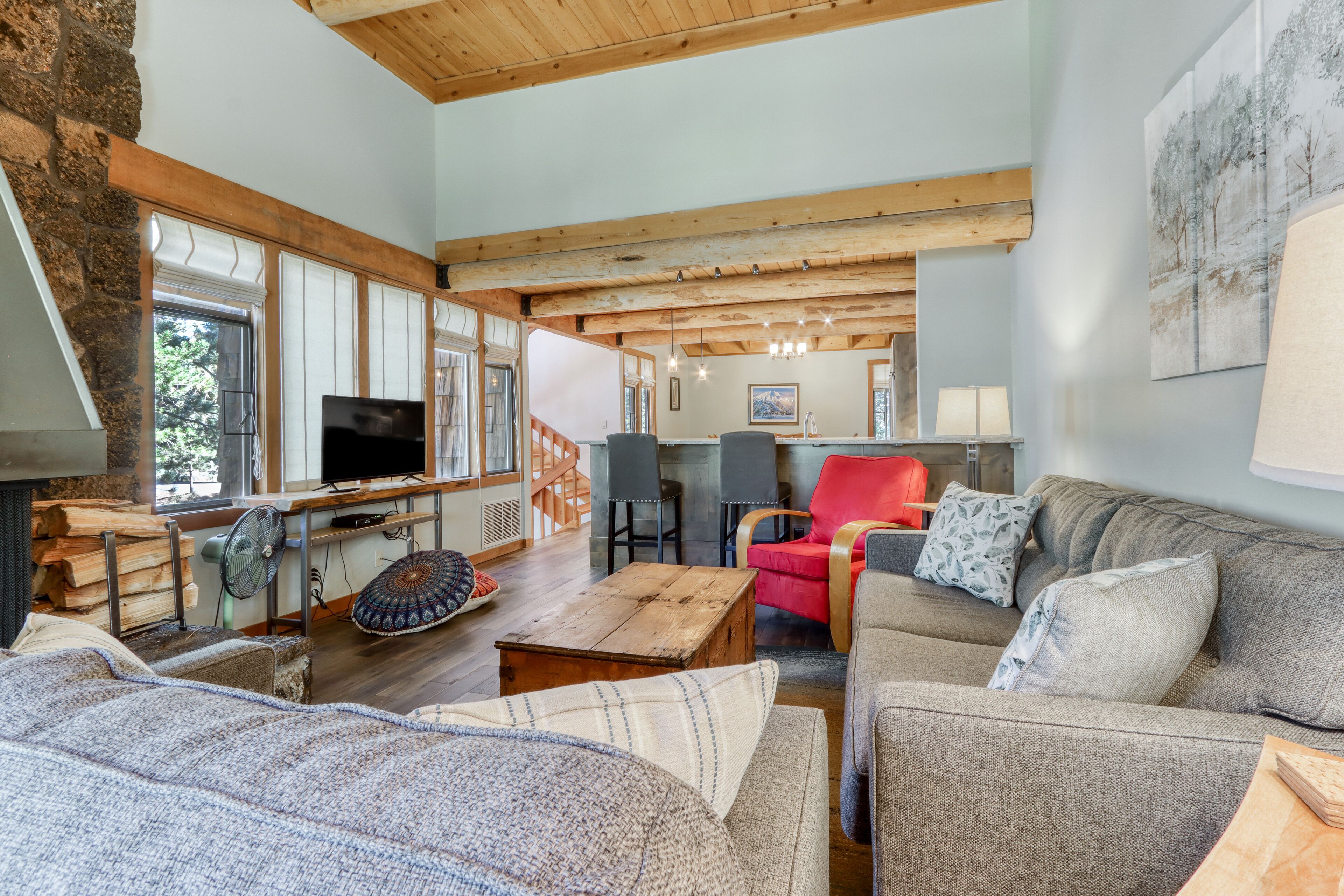 Spacious, beautifully-updated condo w/ golf course views & a rooftop deck!