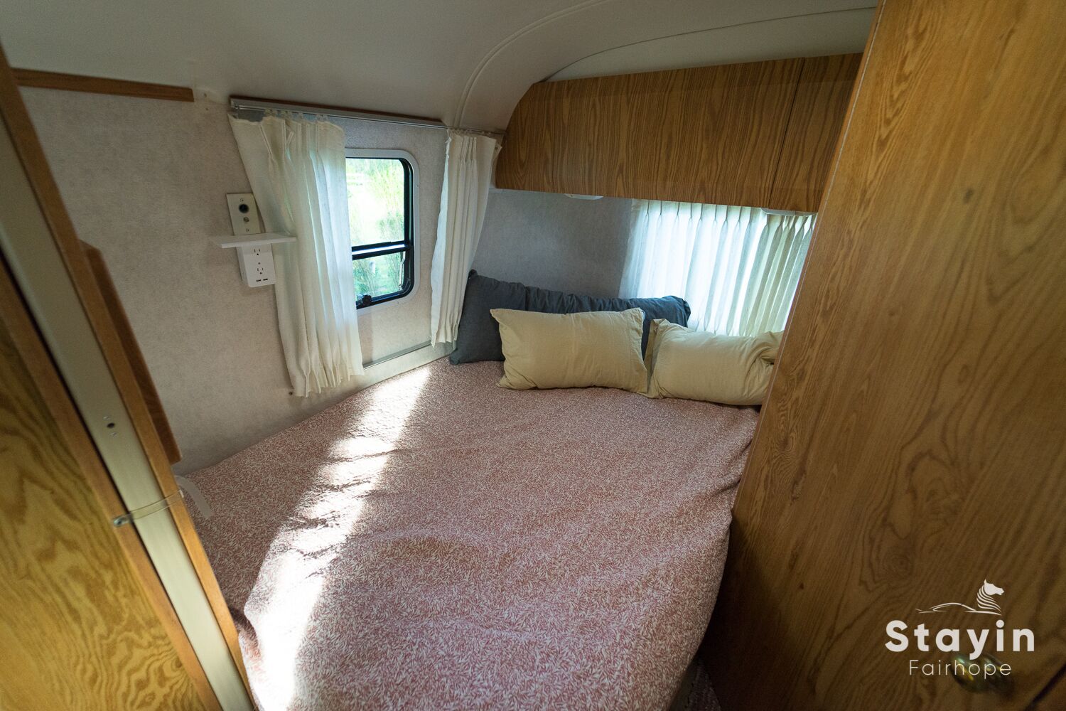 Silver Sail Airstream Glamping sanitized Wifi EV charger 10 ac 