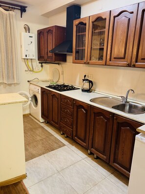 Kühlschrank, Kochgeschirr/Geschirr/Besteck