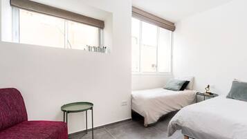 2 bedrooms, iron/ironing board, free WiFi