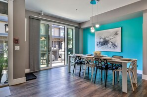 Dining - ⭐⭐⭐⭐⭐Nomad by Samsara Resort|Private Entry|Panorama Top View|4BR+4.5BTH🎖️🎖️🎖️🎖️🎖️ (Canmore)